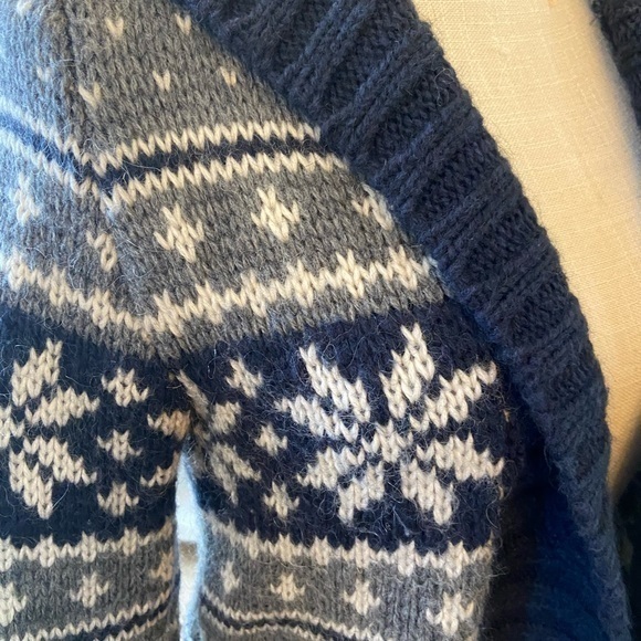 Beautiful blue and white hooded cardigan no label , based on measurements small - Picture 5 of 8